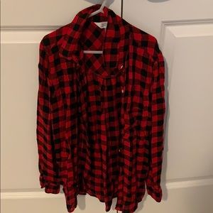 old navy women’s black and red flannel button up